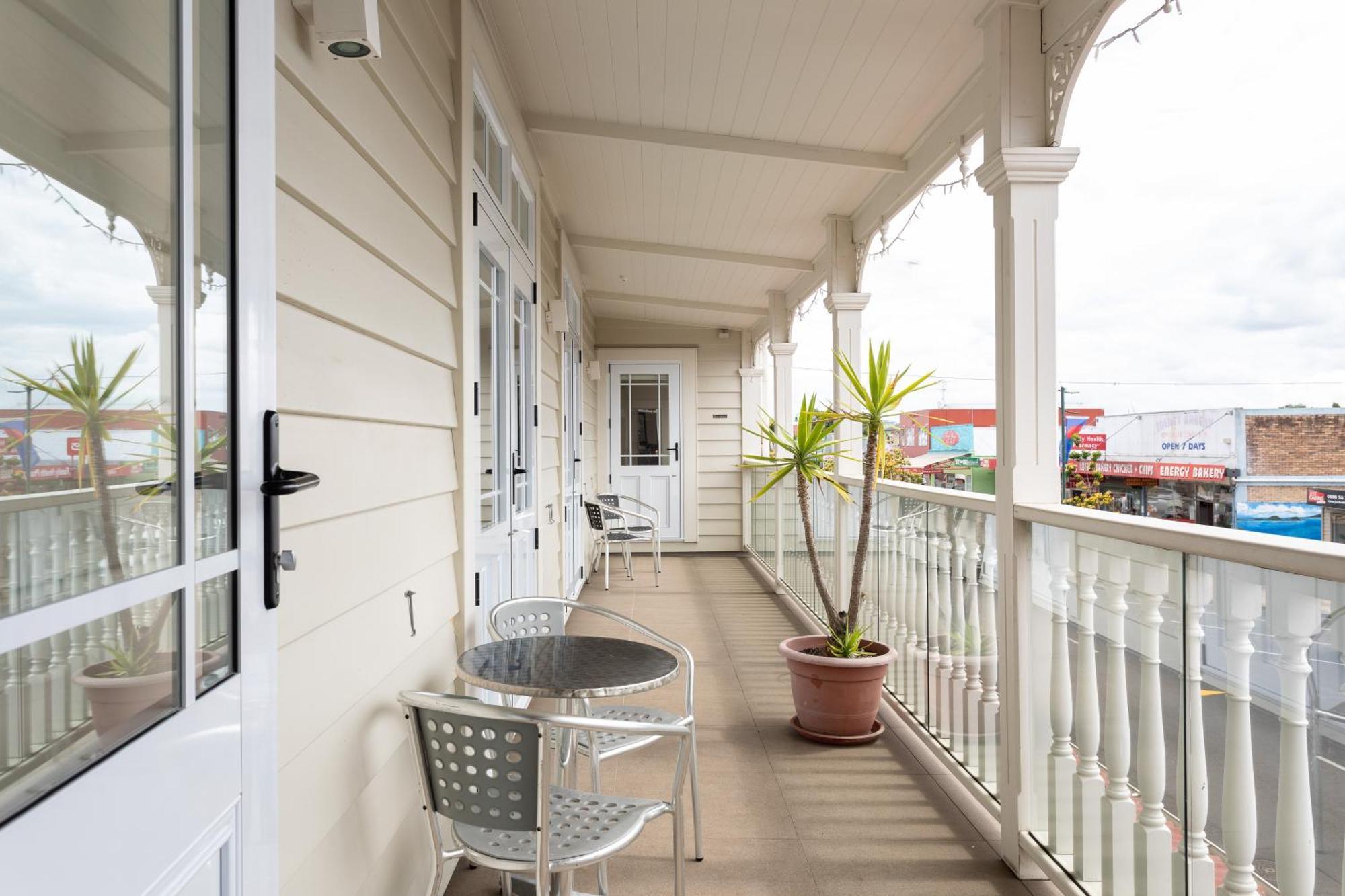 Tuakau Hotel Exterior photo